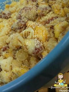 Foto de Farofa de banana da terra com linguiça defumada