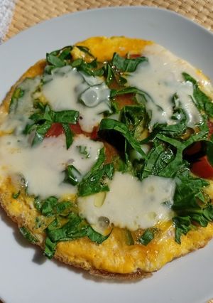 Una foto de Omelette de tomate y acelga