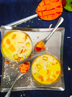 મેંગો રબડી (mango rabdi recipe in Gujarati) રેસીપી મુખ્ય ફોટો