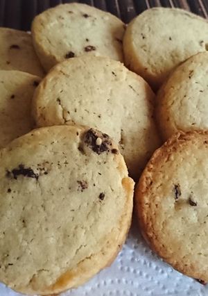A picture of Icebox vanilla chocflaked cookies.