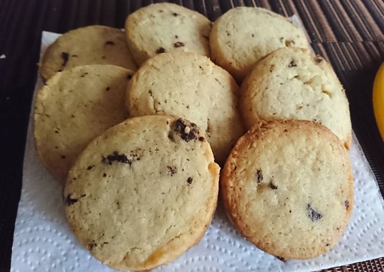 Icebox vanilla chocflaked cookies