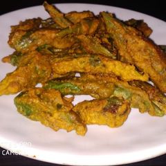 Green chilli pakawri A picture of Green chilli pakawri.