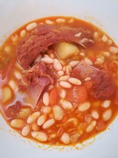 Una foto de Judías blancas con costilla