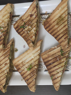 சீஸ் மசாலா டோஸ்ட் சாண்ட்விச் (Cheese Masala Toast Sandwich recipe in tamil) செய்முறை முக்கிய புகைப்படம்
