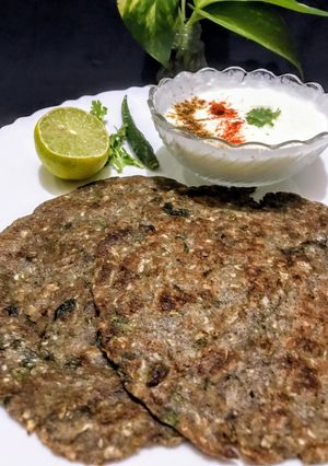 कुट्टू आलू पत्तागोभी पराठा (नवरात्रि स्पेशल) रेसिपी मुख्य फोटो