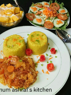 A picture of Curry couscous with cabbage sauce.