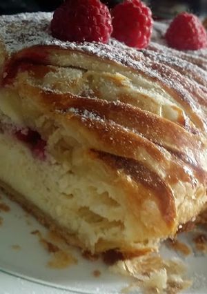O poză a rețetei Ștrudel cu branza si zmeura / Quarkstrudel.