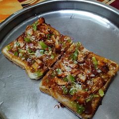 A picture of Chicken bread pizza.