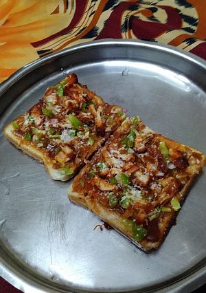 A picture of Chicken bread pizza.