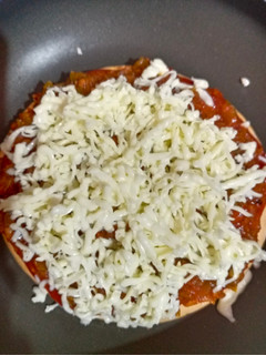ટેસ્ટી એન્ડ યમમી પીઝા (Pizza Recipe In Gujarati) રેસીપી મુખ્ય ફોટો