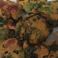 A picture of Spinach-onion fritters.
