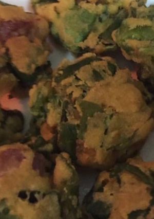 A picture of Spinach-onion fritters.