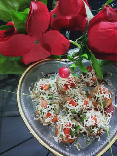 ચીઝ ચાટ બિસ્કીટ (Cheese Chat Biscuit Recipe In Gujarati) રેસીપી મુખ્ય ફોટો