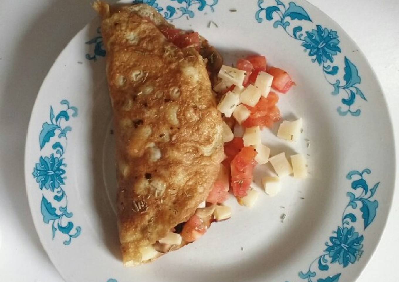 Omelette con tomate, champiñón y queso de cabra