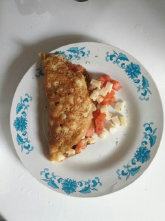 Una foto de Omelette con tomate, champiñón y queso de cabra