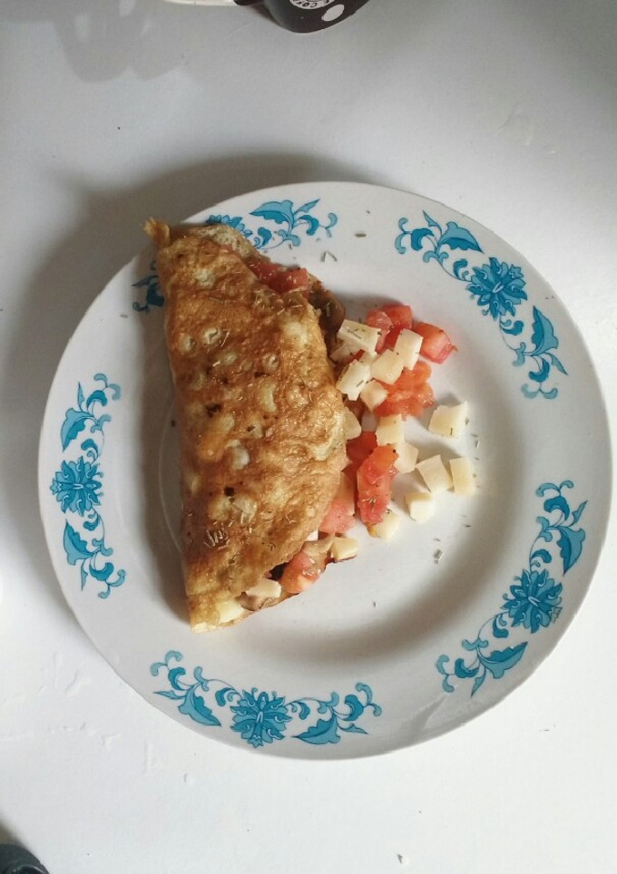 Una foto de Omelette con tomate, champiñón y queso de cabra