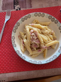 Una foto de Macarrones a la carbonara