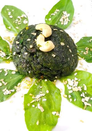 A picture of Spinach Oats Halwa.