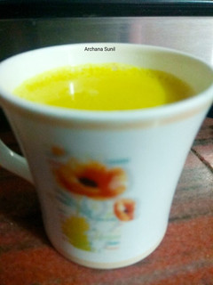 हल्दी वाला दूध(haldi wala dudh recipe in hindi) रेसिपी मुख्य फोटो