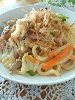 A picture of Easy Lunch: Stir-Fried Udon with Oyster Sauce.