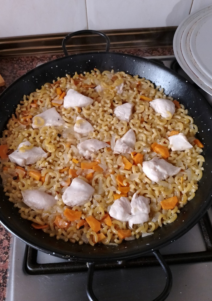 Una foto de Fideos Secos con Pollo