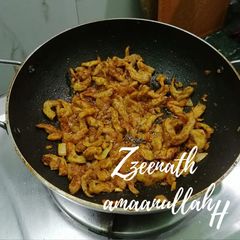 A picture of Dry Prawns Masala.