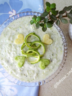 عکسی از دستور بورانی کدو سبز و خیار 🥒🥣