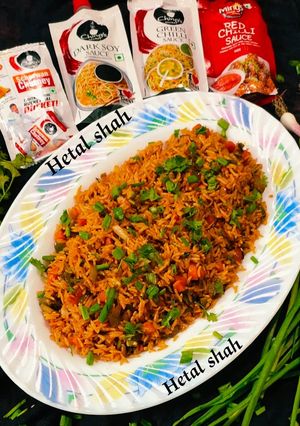 સ્પાઇસી સેઝવાન રાઈસ (Spicy Schezwan Rice Recipe In Gujarati) રેસીપી મુખ્ય ફોટો