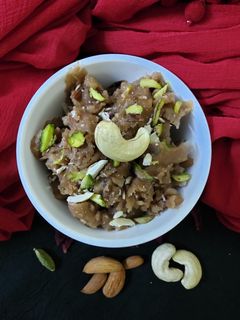 सिंघाड़े का हलवा (singhare ka halwa recipe in Hindi) रेसिपी मुख्य फोटो