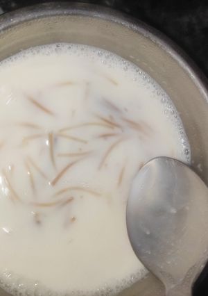 मीठी सेवइयां(meethi seviyan recipe in hindi) रेसिपी मुख्य फोटो