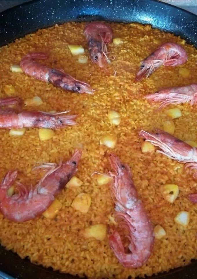 Una foto de Arroz a banda con alioli de aguacate