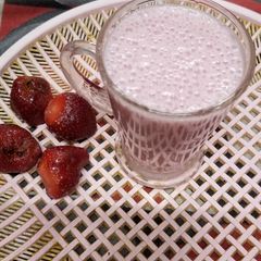 A picture of Strawberry milk smoothie.