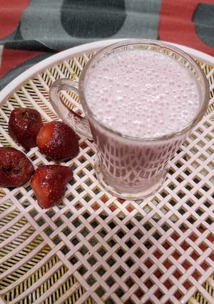 A picture of Strawberry milk smoothie.