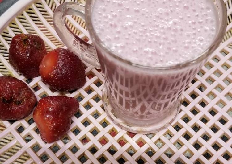 Strawberry milk smoothie