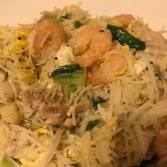 A picture of Pork & Shrimps with Egg Rice Noodles.
