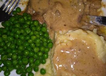 Easiest Way to Cook Appetizing Smothered Pork Chops Comfy Food