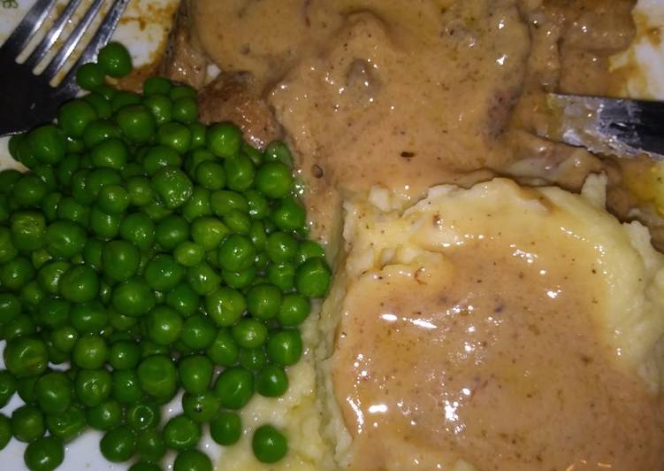 Simple Way to Prepare Award-winning Smothered Pork Chops Comfy Food