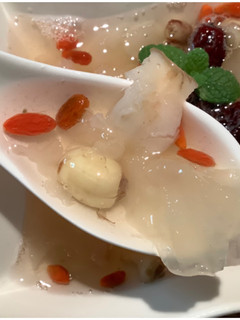 潤肺止咳百合銀耳湯-電鍋縮時版 的食譜成品照片