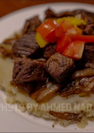 صورة لوصفة لحم بالبطاطس والبصل المكرمل 🍖🥔🧅😋