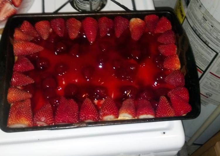 Simple Way to Make Quick Strawberry Cheesecake Dise