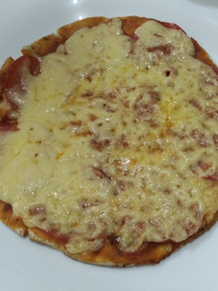 Una foto de Mini Pizza en pan árabe o pan pita