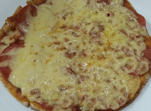 Una foto de Mini Pizza en pan árabe o pan pita