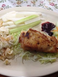 Una foto de Pechugas de pollo acompañadas de salsa de zarzamora y chipotle