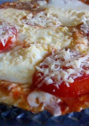 Una foto de Pizza con masa de avena 🌼