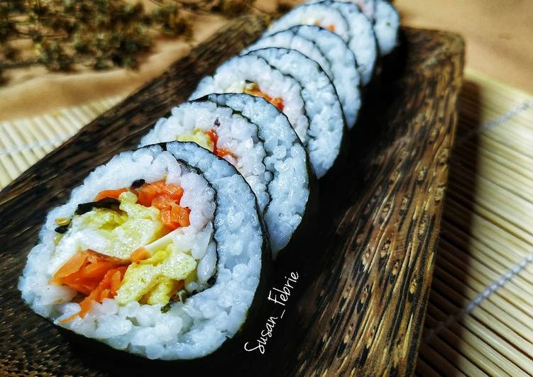 Resep Sushi Roll Sederhana yang Bisa Manjain Lidah