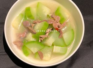 Hình của món Canh bí đao (bí xanh) nấu lòng mề gà.