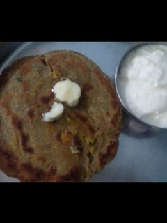 बाजरे का आलू का पराठा (Baajre ka aloo ka paratha recipe in Hindi) रेसिपी मुख्य फोटो