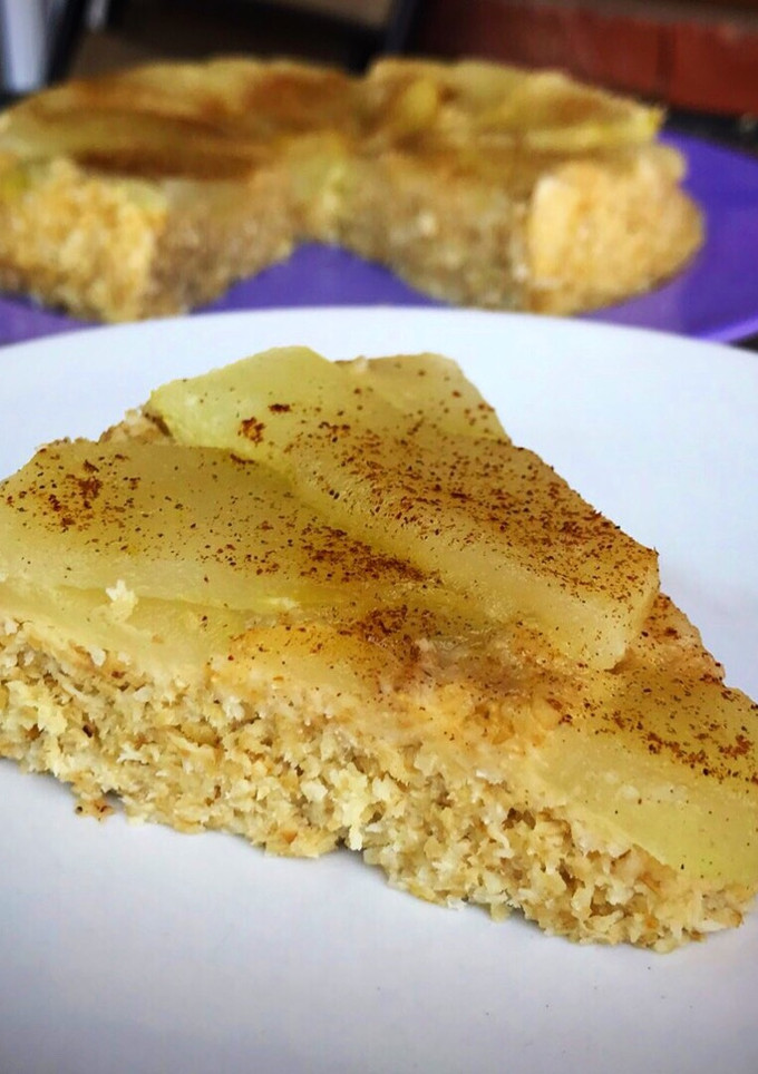 Una foto de Torta de manzana, coco y naranja light rica y muy saludable