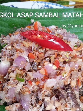 Bagaimana Menyiapkan Tongkol Asap Sambal Matah Kekinian