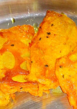 বেসনের ভাজা (Besoner bhaja recipe in Bengali) রেসিপির প্রধান ছবি